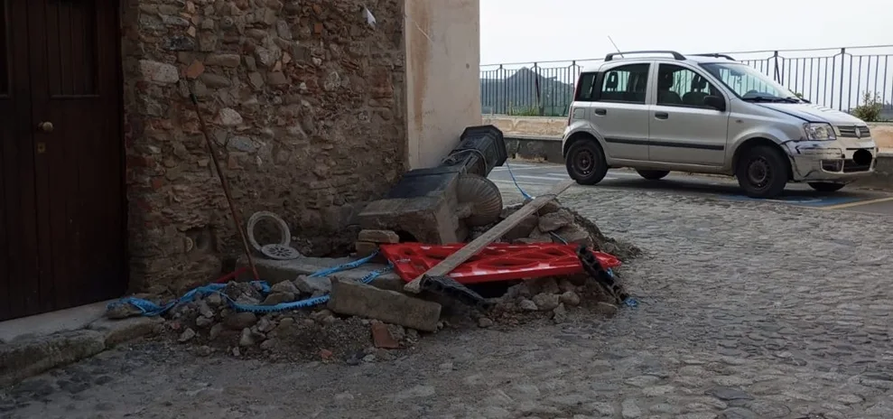 Lucia Spanò: “L’incompiuto istituzionale cauloniese”