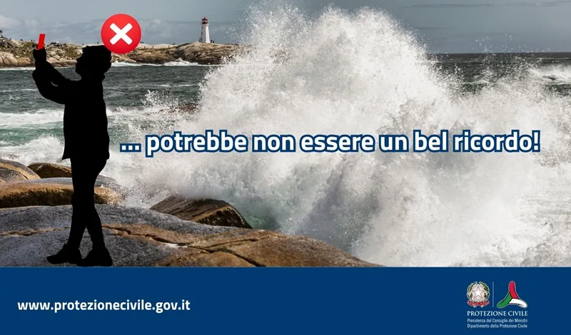 Allerta rossa, la Protezione Civile invita a stare lontano dal mare