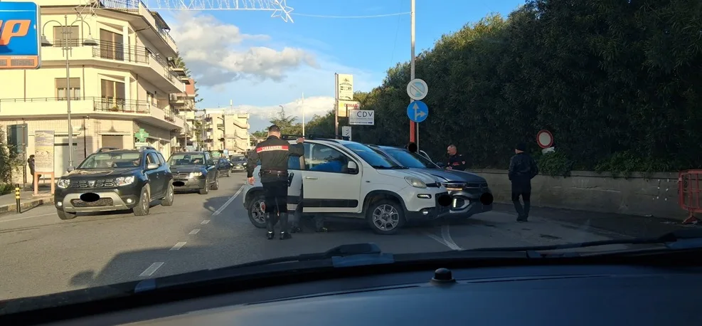 Incidente stradale nei pressi del sottopasso ferroviario di Caulonia Incidente stradale nei pressi del sottopasso ferroviario di Caulonia
