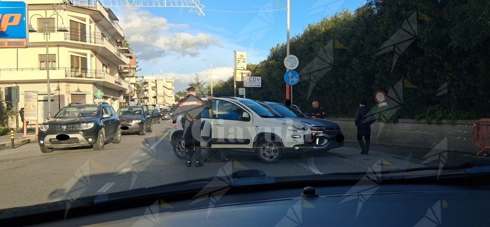 Incidente stradale nei pressi del sottopasso ferroviario di Caulonia Incidente stradale nei pressi del sottopasso ferroviario di Caulonia