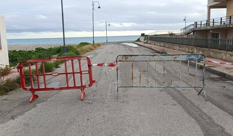 Previste onde alte fino a 7metri, transennato in parte il lungomare di Caulonia