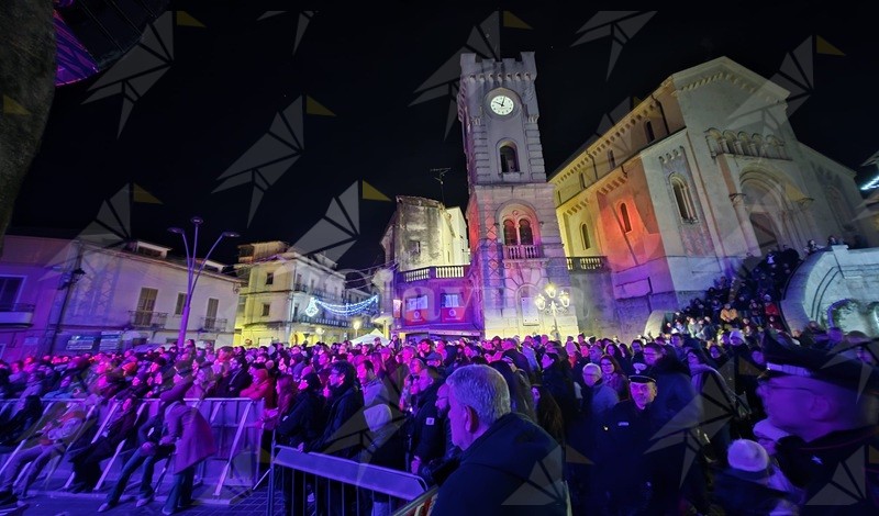 Un Natale che unisce: Cinquefrondi ringrazia la sua comunità Un Natale che unisce: Cinquefrondi ringrazia la sua comunità