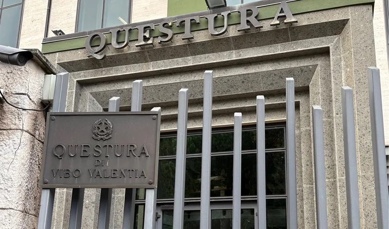 Auto data alle fiamme, scattano misure di prevenzione a Vibo Valentia