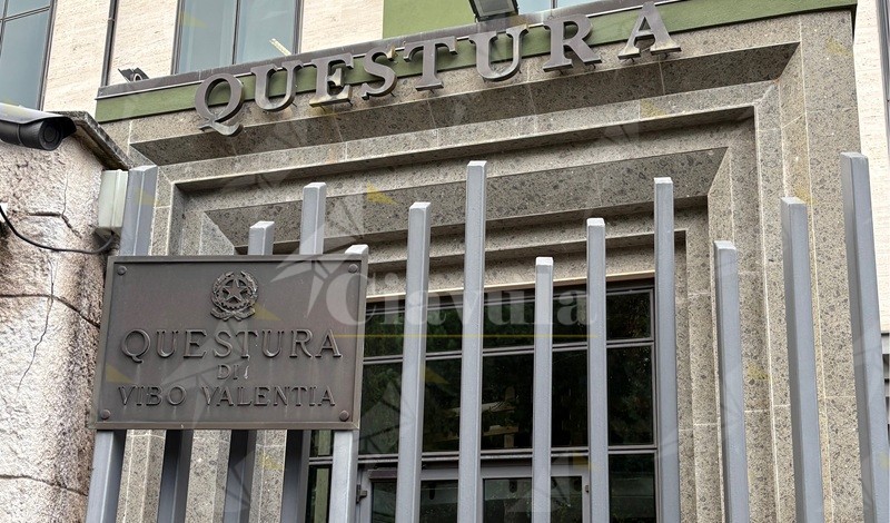 Auto data alle fiamme, scattano misure di prevenzione a Vibo Valentia