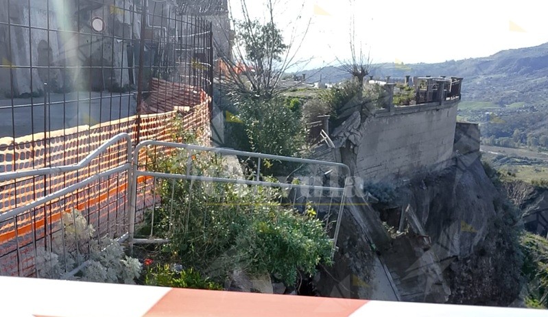 Caulonia, crolla un’altra parte di Maietta. Ammendolia: “è tempo di agire!”