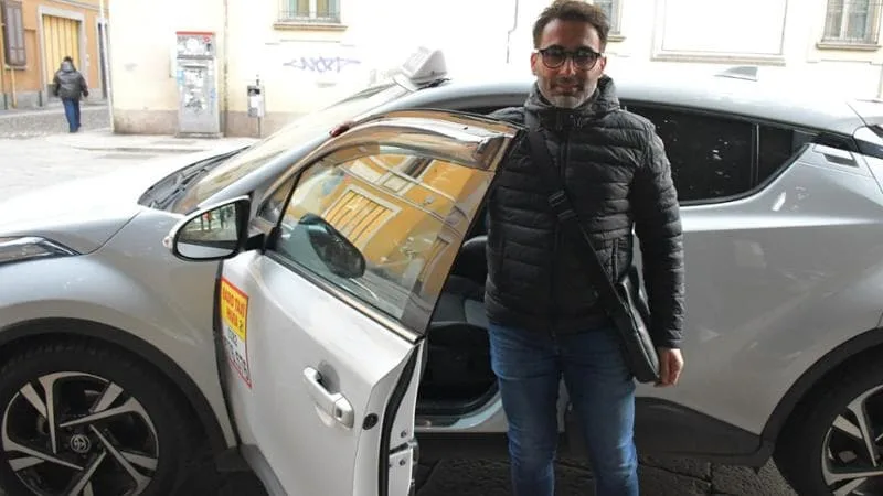 Tassista di Siderno salva due ragazze inseguite dal branco a Pavia. Mariateresa Fragomeni: “Orgogliosi di lui”