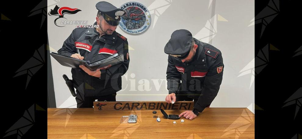 Parlavano in codice: “sciroppo” e “palle di Natale”. Ma era droga. Smantellato giro di spaccio in Calabria