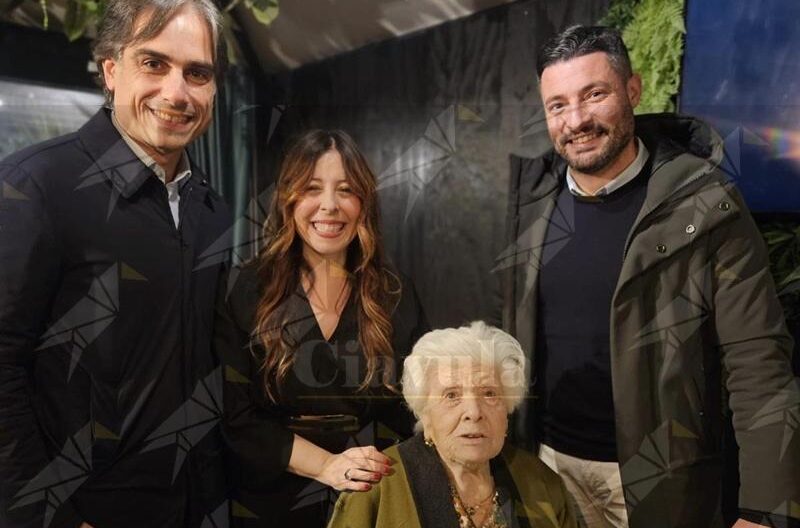 La città di Reggio Calabria festeggia i 100 anni di “nonna Mena” La città di Reggio Calabria festeggia i 100 anni di “nonna Mena”