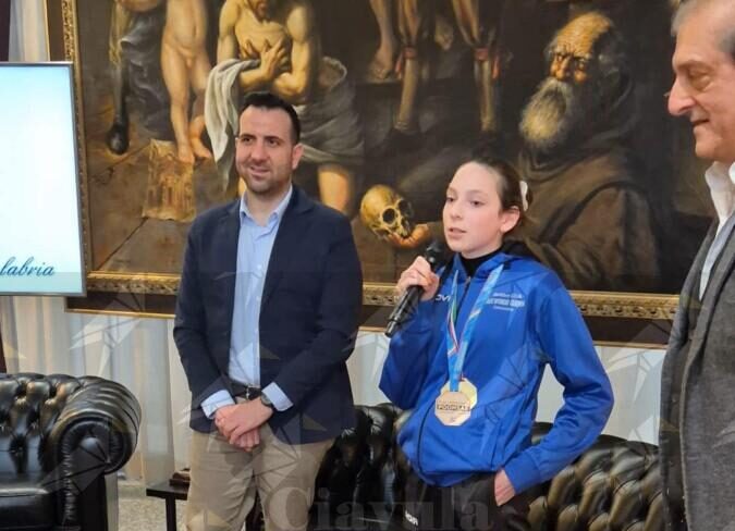 Il presidente del Consiglio regionale Salvatore Cirillo premia i campioni paralimpici della Calabria Il presidente del Consiglio regionale Salvatore Cirillo premia i campioni paralimpici della Calabria