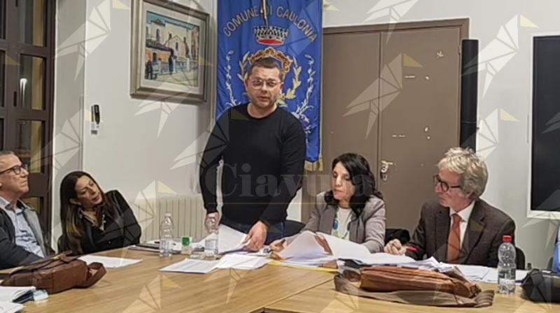 Il comune di Caulonia incalza il Ministero dell’Interno: “Si chiede intervento urgente di messa in sicurezza e ripristino del lungomare”