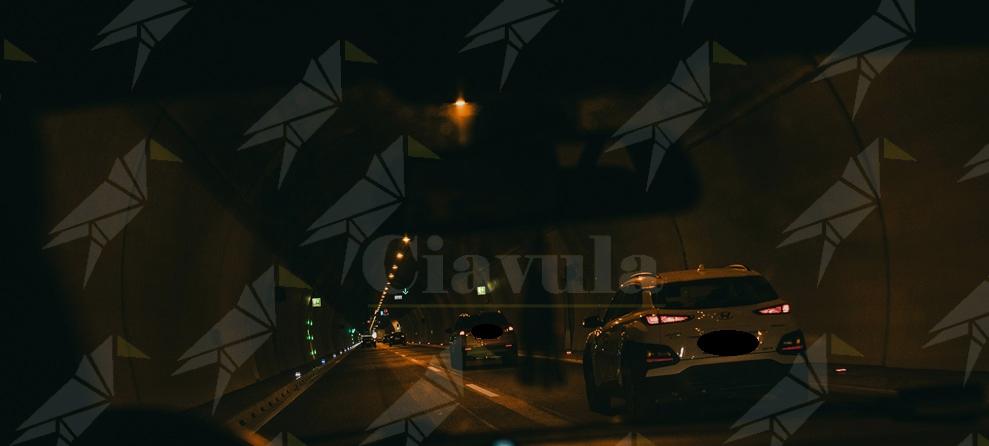 Tir scoperchiato dal vento nei pressi dell’uscita di Scilla