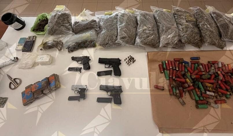 Blitz dei Carabinieri in un casolare nel catanzarese: sequestrati 6 kg di droga e armi, un arresto Blitz dei Carabinieri in un casolare nel catanzarese: sequestrati 6 kg di droga e armi, un arresto