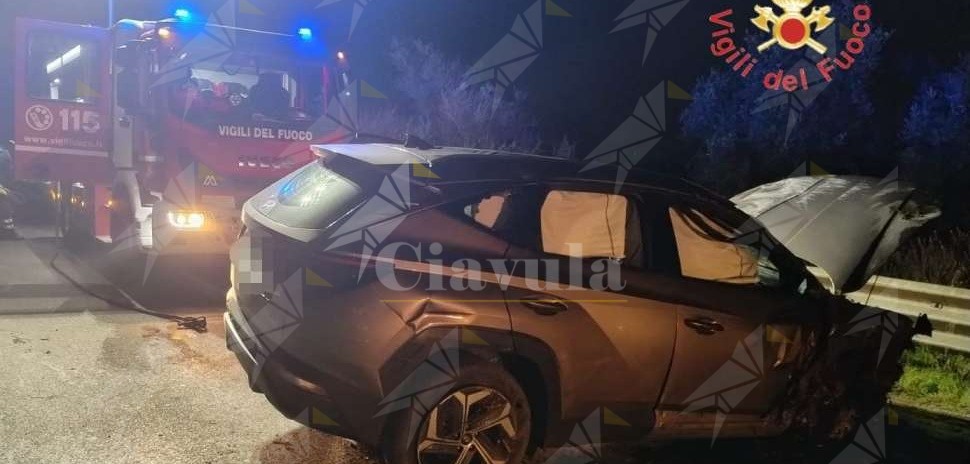 Auto si ribalta sulla statale 17 a Catanzaro, ferito un uomo