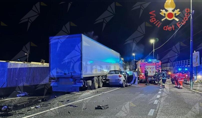 Tragico scontro auto-camion: morto un poliziotto in Calabria
