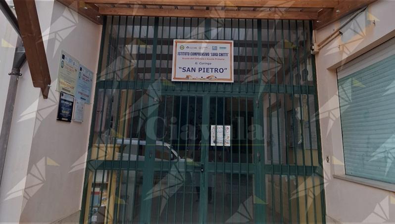 Cittanova, nuova pensilina al plesso “Curinga”: sinergia tra Comune e cittadini