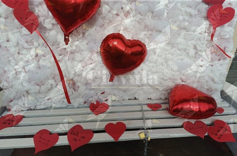 Foto del giorno: cuori e decorazioni a Caulonia per San Valentino Foto del giorno: cuori e decorazioni a Caulonia per San Valentino
