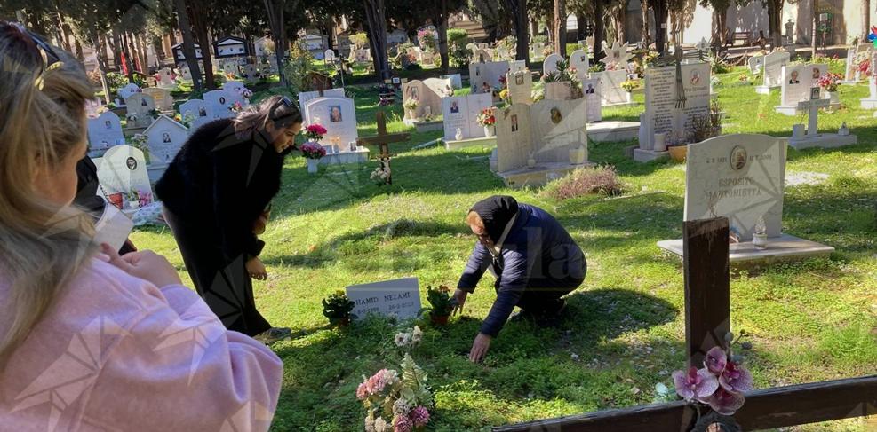 Oggi a Caulonia Farzaneh Maleki che a Cutro ha perso lo zio con la moglie e i tre figli: “Mio zio era un giudice e lavorava per gli americani. I talebani lo volevano morto”