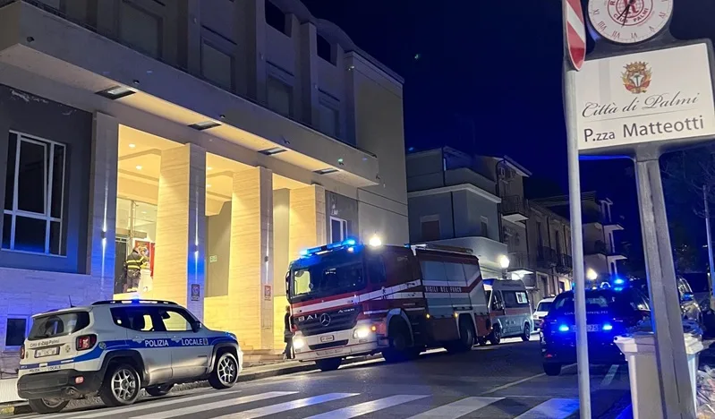 Crollo al teatro comunale Manfroce di Palmi, feriti durante lo spettacolo per famiglie