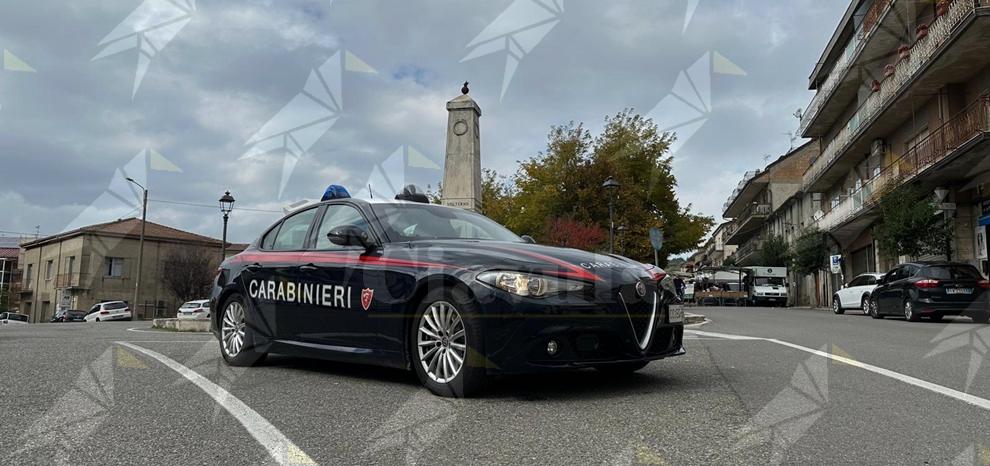 Non si ferma all’ALT dei carabinieri e fugge. Arrestato dopo un inseguimento di 8 km Non si ferma all’ALT dei carabinieri e fugge. Arrestato dopo un inseguimento di 8 km