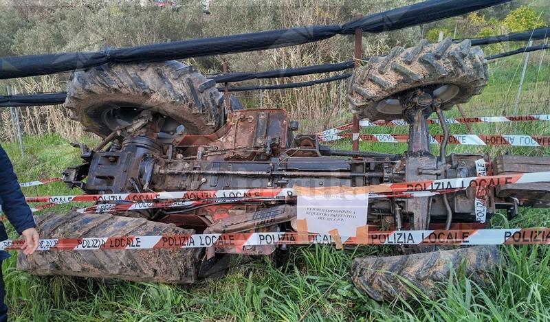 Si ribalta con il trattore nel Cosentino: carabiniere in terapia intensiva Si ribalta con il trattore nel Cosentino: carabiniere in terapia intensiva