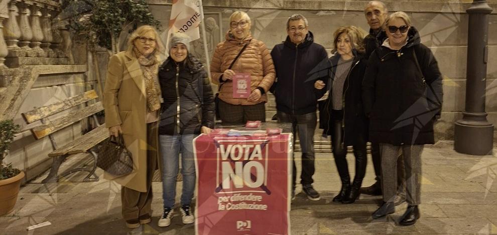 A Caulonia centro il banchetto informativo del PD sulle ragioni del No al referendum – Fotogallery