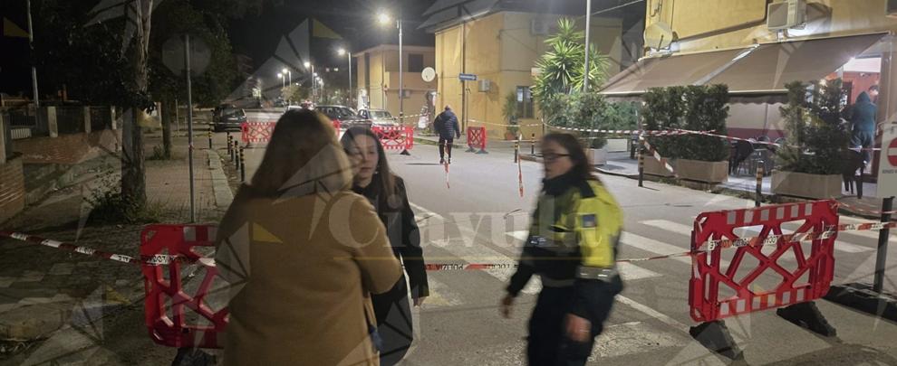 A Caulonia si apre una voragine per strada. Chiusa al traffico parte di via Alcide De Gasperi
