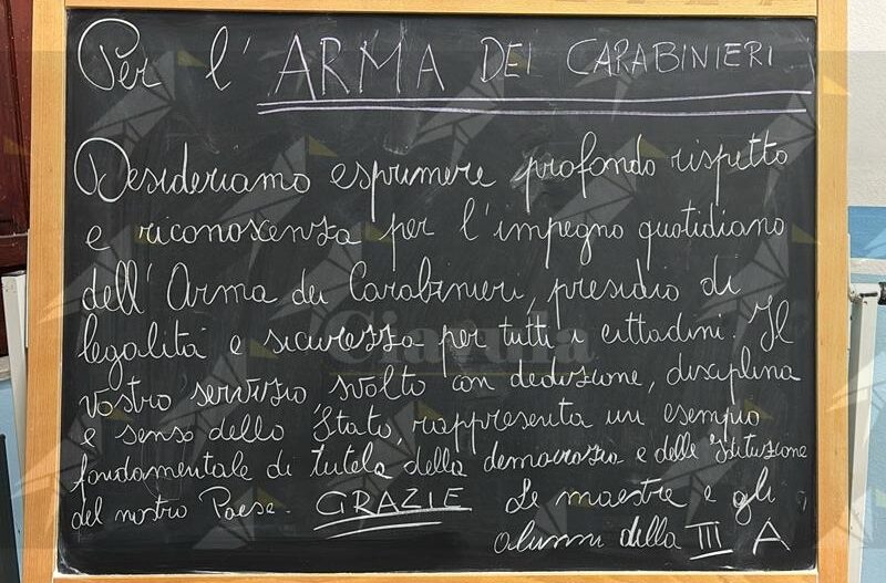 Il messaggio degli studenti della scuola media di Cinquefrondi all’Arma dei Carabinieri Il messaggio degli studenti della scuola media di Cinquefrondi all’Arma dei Carabinieri