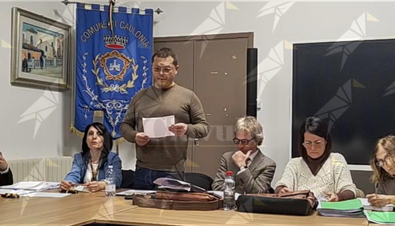 Caulonia, l’assessore Lorenzo Commisso contro Luana Franco: “Ha costruito una palese calunnia politica per annientare un avversario. La sua tenuta è incompatibile con la carica che ricopre”