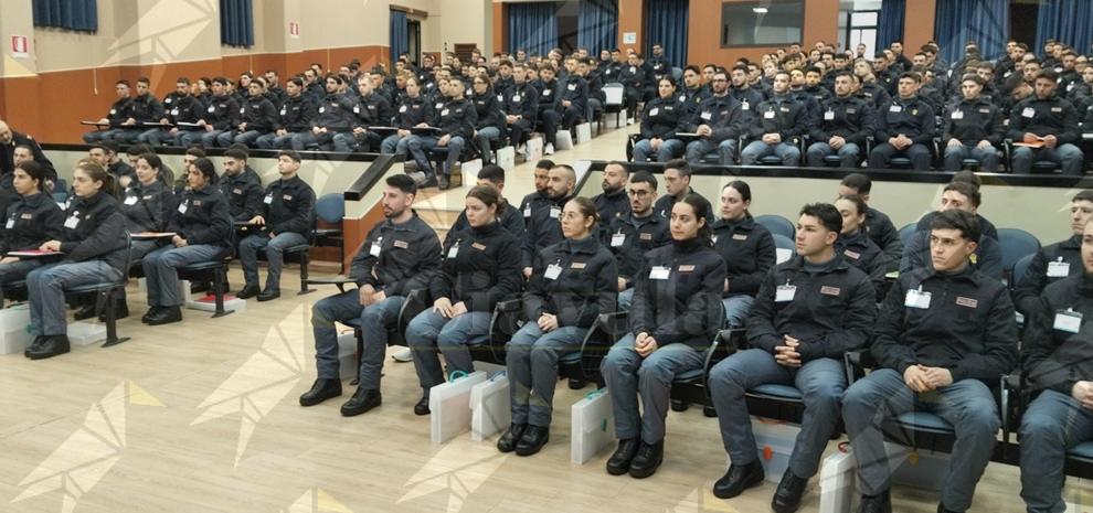 Iniziato un nuovo corso di formazione per 235 allievi di polizia Iniziato un nuovo corso di formazione per 235 allievi di polizia