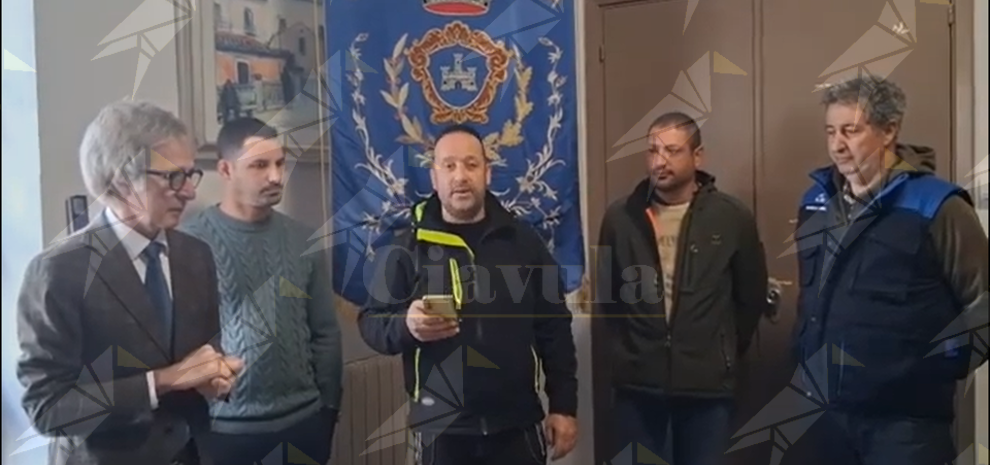 Comune di Caulonia, il ringraziamento dei nuovi assunti al Sindaco – Video