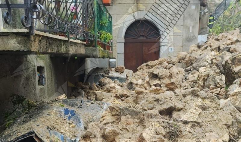 Frana nel centro storico di Stilo, Fillea CGIL: “Territorio al collasso, servono interventi immediati” Frana nel centro storico di Stilo, Fillea CGIL: “Territorio al collasso, servono interventi immediati”