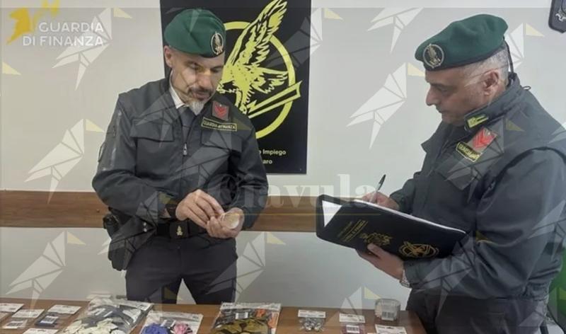 Articoli casalinghi e giocattoli non sicuri: maxi sequestro tra Catanzaro, Lamezia Terme e Guardavalle Articoli casalinghi e giocattoli non sicuri: maxi sequestro tra Catanzaro, Lamezia Terme e Guardavalle