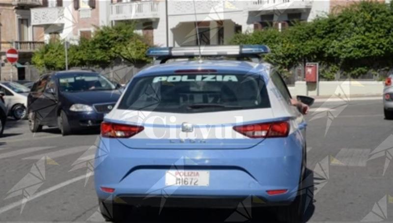 Arrestati a Crotone due uomini condannati per associazione mafiosa e maltrattamenti in famiglia Arrestati a Crotone due uomini condannati per associazione mafiosa e maltrattamenti in famiglia