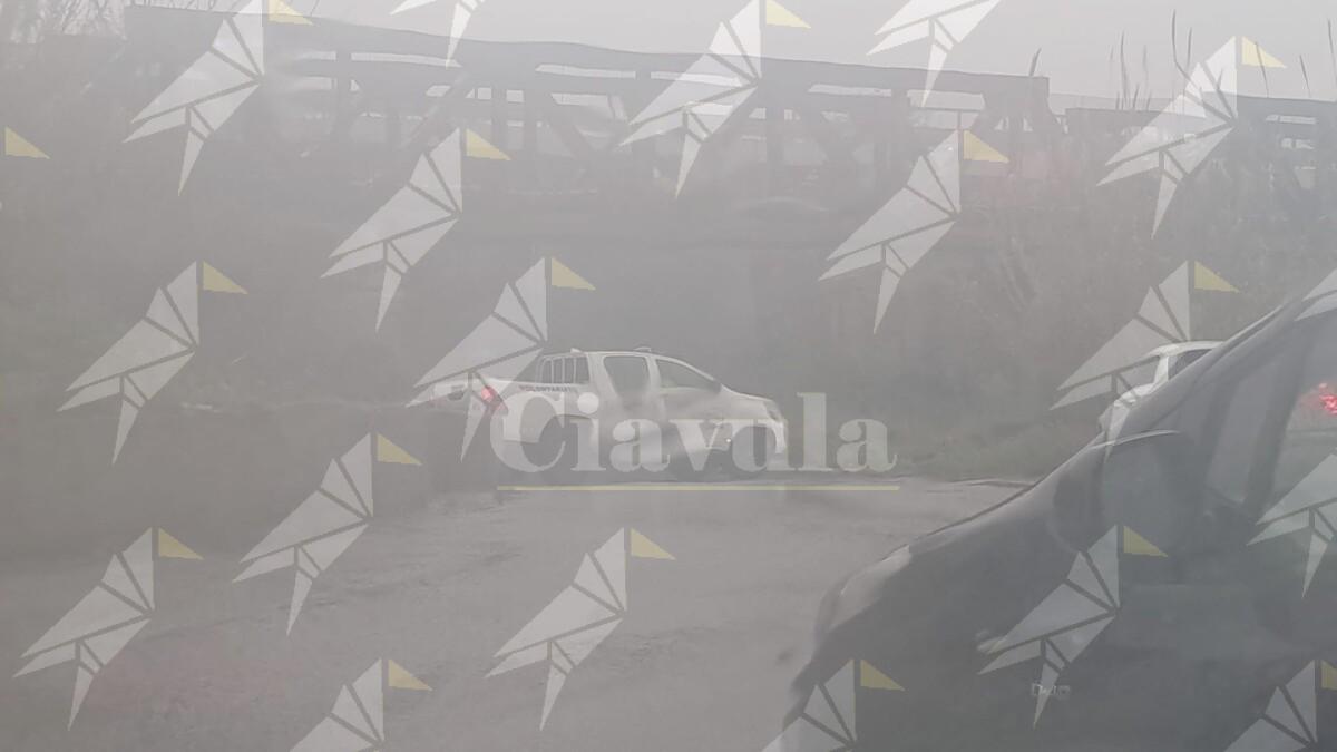 Maltempo, chiuso al transito il sottopasso Allaro di Caulonia marina. In azione la Protezione Civile e un escavatore Maltempo, chiuso al transito il sottopasso Allaro di Caulonia marina. In azione la Protezione Civile e un escavatore