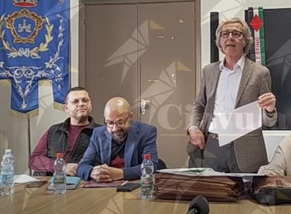 Meno sprechi, più luce: la Giunta di Caulonia approva l’atto di indirizzo per il Piano Regolatore dell’Illuminazione Comunale (PRIC) Meno sprechi, più luce: la Giunta di Caulonia approva l’atto di indirizzo per il Piano Regolatore dell’Illuminazione Comunale (PRIC)