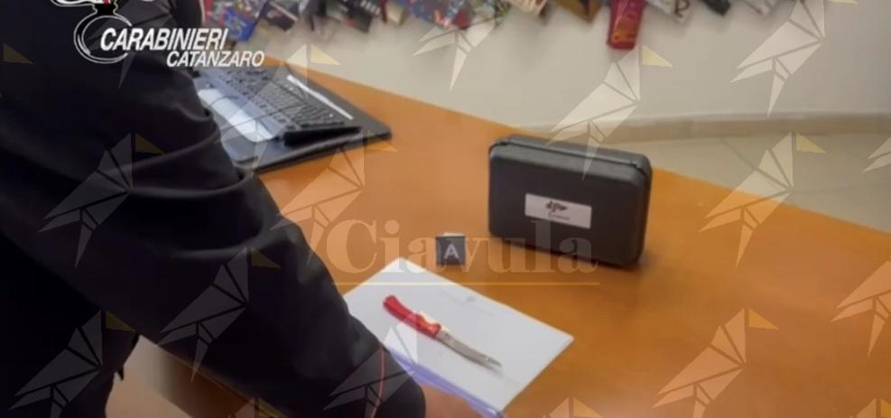 Accoltella il coinquilino dopo una lite, arrestato per tentato omicidio Accoltella il coinquilino dopo una lite, arrestato per tentato omicidio