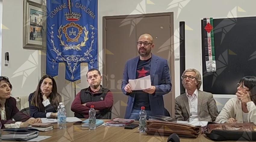 Caulonia, si comunica di più o si amministra in modo diverso?