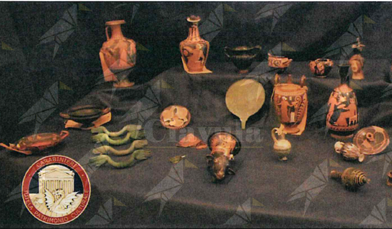 Restituiti al Museo Archeologico Nazionale di Sibari dai Carabinieri 46 manufatti di origine etrusca, magno-greca e romana Restituiti al Museo Archeologico Nazionale di Sibari dai Carabinieri 46 manufatti di origine etrusca, magno-greca e romana
