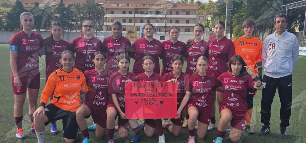 Calcio femminile: l’Athena Nike Locri chiude “L’eccellenza” in bellezza Calcio femminile: l’Athena Nike Locri chiude “L’eccellenza” in bellezza