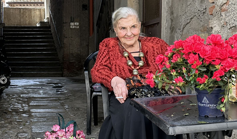 Azalea della Ricerca AIRC a Caulonia, Niceforo: “Presente anche quest’anno la Maestra Maria Celi, simbolo di solidarietà e speranza” Azalea della Ricerca AIRC a Caulonia, Niceforo: “Presente anche quest’anno la Maestra Maria Celi, simbolo di solidarietà e speranza”