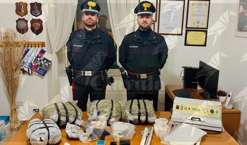 Strongoli, eseguita custodia cautelare: sequestrati 3,8 kg di marijuana e cocaina