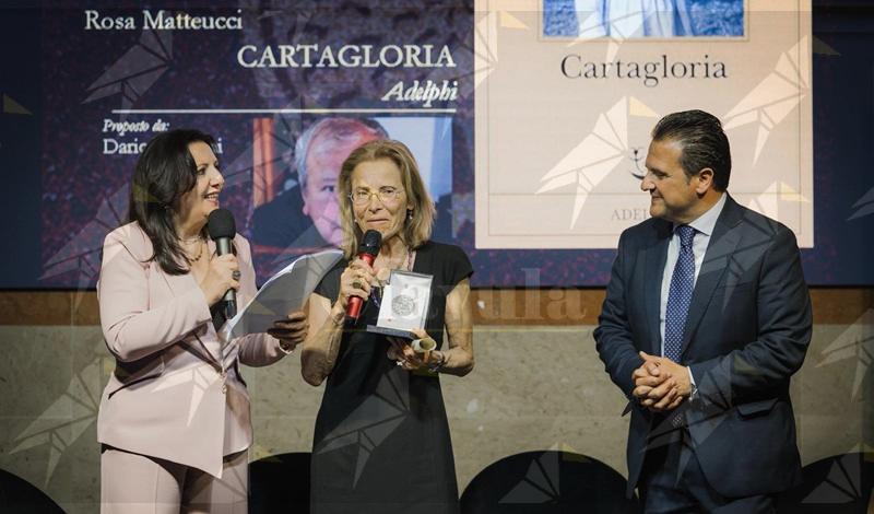 Bovalino celebra la letteratura, “Cartagloria” di Rosa Matteucci vince la IX edizione del Premio “Mario La Cava” Bovalino celebra la letteratura, “Cartagloria” di Rosa Matteucci vince la IX edizione del Premio “Mario La Cava”