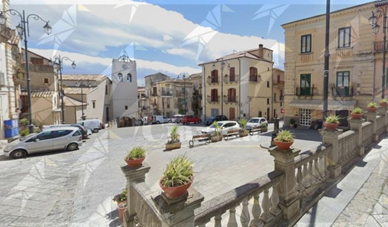 Pulizia in Piazza Mese a Caulonia Centro: divieto di sosta giovedì 14 maggio