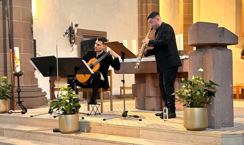 Il cauloniese Angelo Papazzo incanta ancora Mannheim: secondo concerto per lo StringsAir Duo alla Heilig-Geist-Kirche