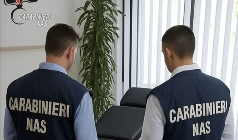 Scoperto falso dermatologo a Reggio Calabria: i Nas sequestrano l’ambulatorio e i siti web con cui procacciava i clienti Scoperto falso dermatologo a Reggio Calabria: i Nas sequestrano l’ambulatorio e i siti web con cui procacciava i clienti