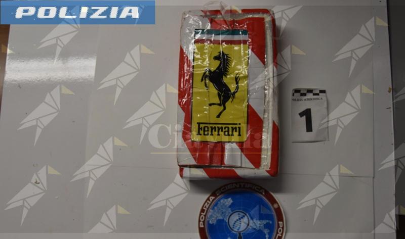Guidava senza patente con 1,2kg di cocaina in un’auto a noleggio: arrestato un uomo a Catanzaro Guidava senza patente con 1,2kg di cocaina in un’auto a noleggio: arrestato un uomo a Catanzaro