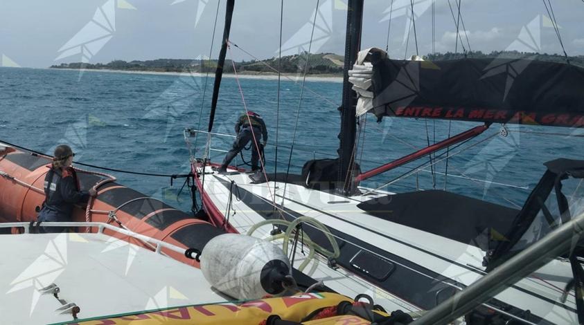 Barca a vela in avaria al largo di Guardavalle: la Guardia Costiera di Roccella Jonica salva quattro persone