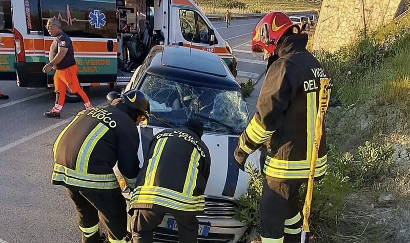 Incidente sulla SS106: due feriti, uno trasportato in elisoccorso Incidente sulla SS106: due feriti, uno trasportato in elisoccorso