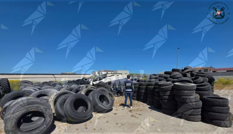 La Guardia Costiera di Crotone sequestra un’area di 500mq utilizzata come deposito di rifiuti speciali non autorizzati La Guardia Costiera di Crotone sequestra un’area di 500mq utilizzata come deposito di rifiuti speciali non autorizzati