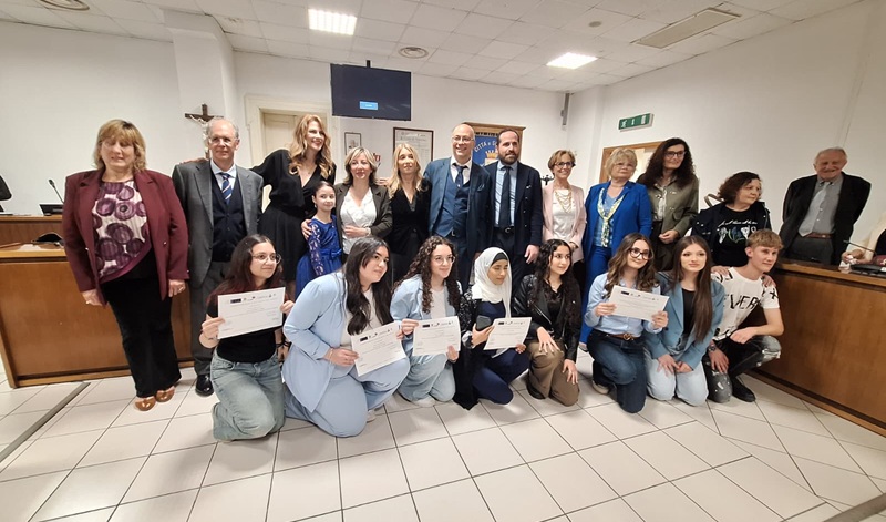Prima edizione del concorso letterario “Armando La Torre” a Siderno: premiate le studentesse Anisa Maatlob ed Emilia Nicoletti